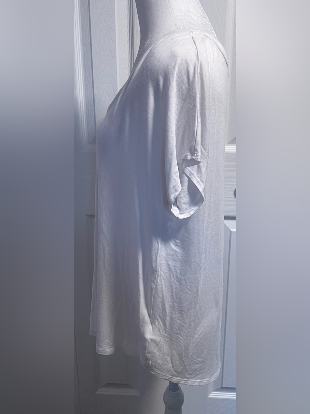 Max Studio Basic White V-Neck Women's Top - Picture 2 of 4